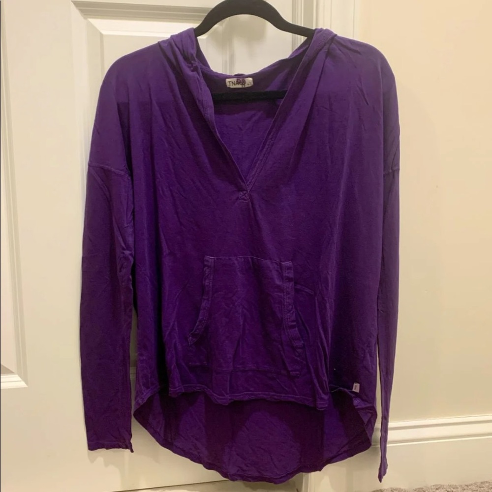 Aritzia TNA long sleeve top with hood